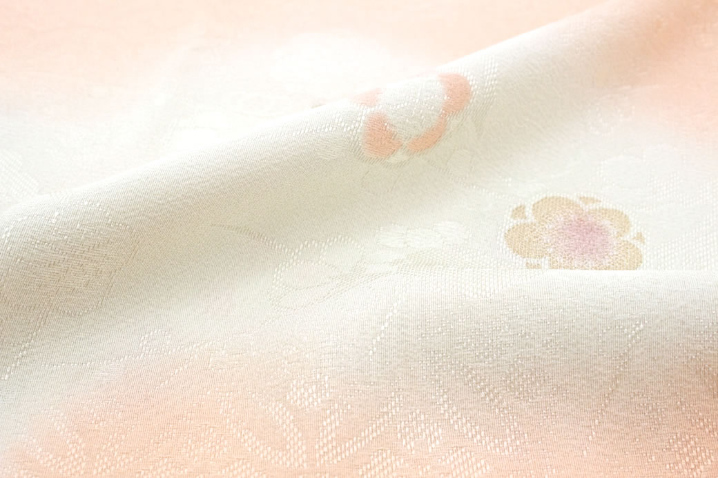 振袖や訪問着を華やかに彩る正絹の帯揚げ
