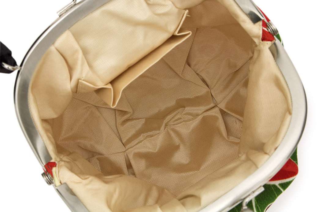 小物が入って実用的な和装用の着物バッグ