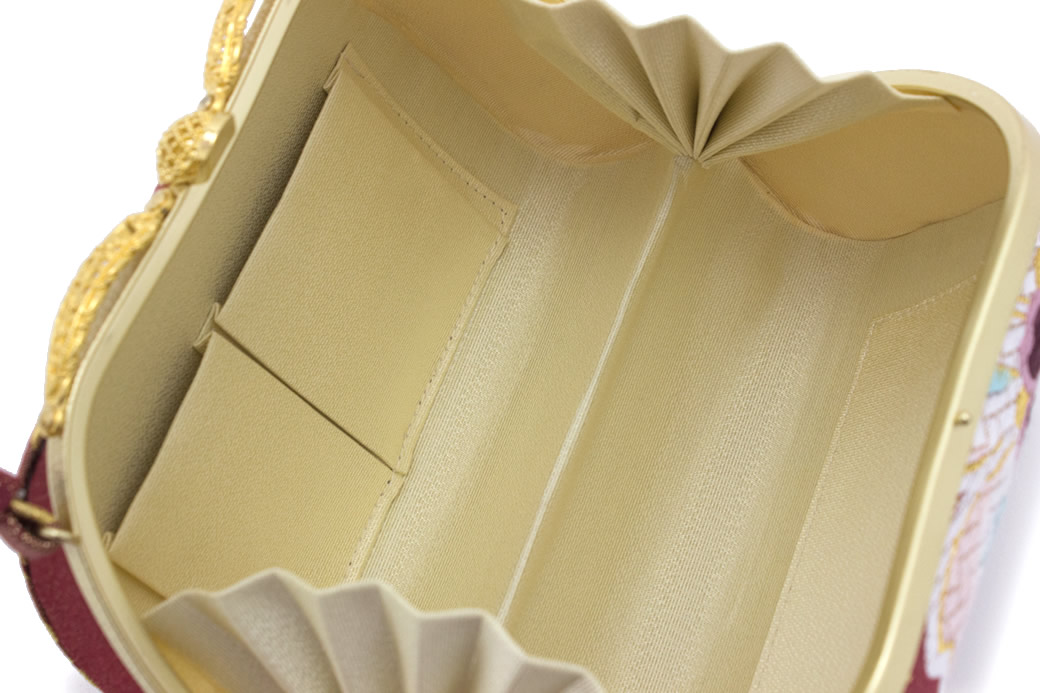 小物が入って実用的な和装用の草履バッグセット