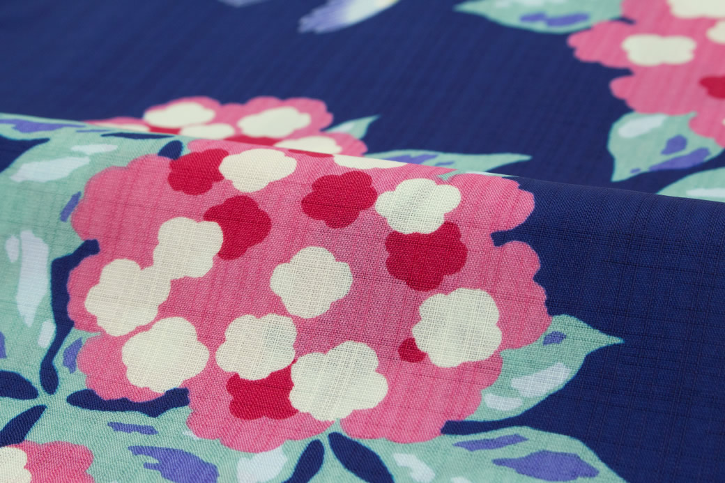 夏祭りや花火大会におすすめな女性向けの浴衣