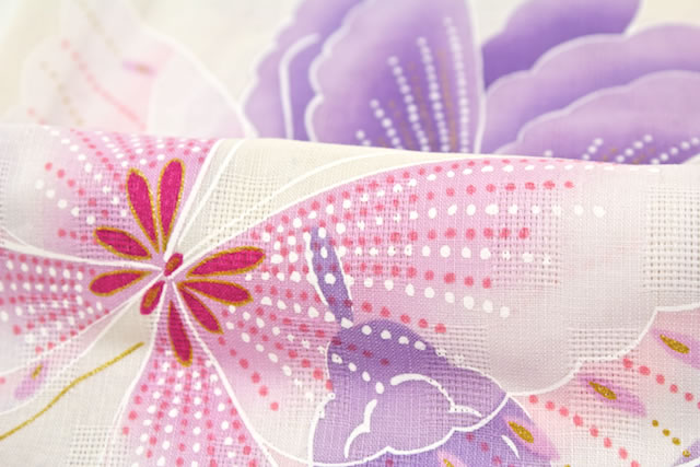 夏祭りや花火大会におすすめな女性向けの浴衣