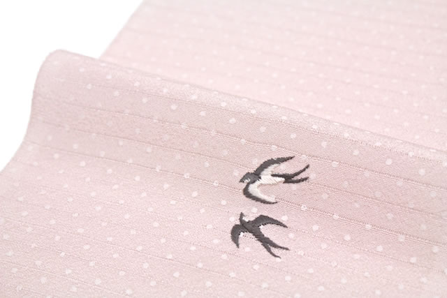 人気ブランドキモノカフェの刺繍半襟
