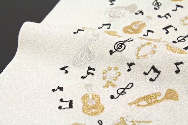 ポリ縮緬の楽器刺繍半衿