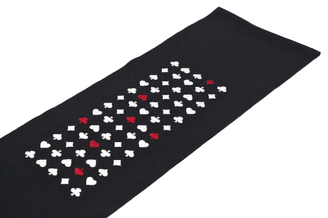 フォーマルな着物にお似合いな刺繍入り半衿