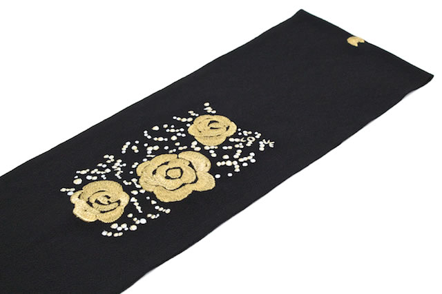 カジュアルやフォーマルな着物にお似合いな刺繍入り半衿