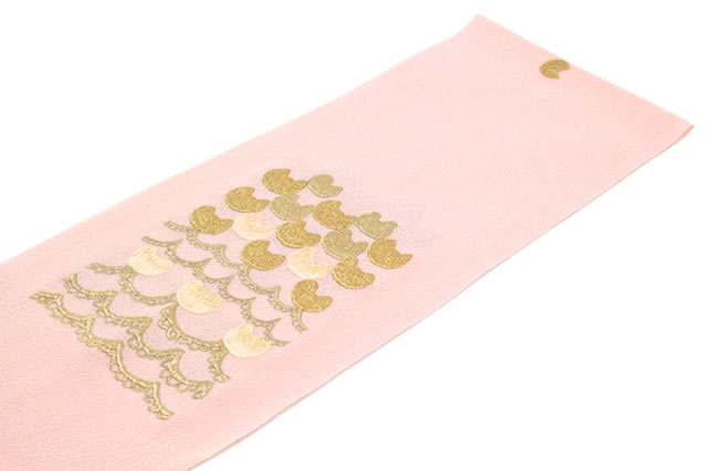 カジュアルやフォーマルな着物にお似合いな刺繍入り半衿