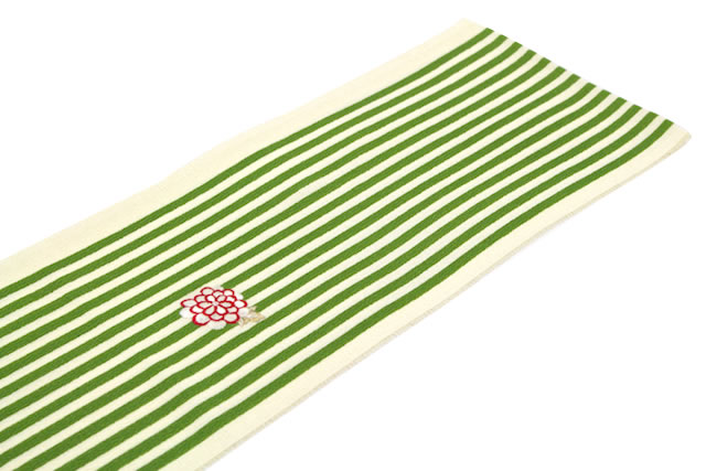 フォーマルにもカジュアルにも合う刺繍入り半衿