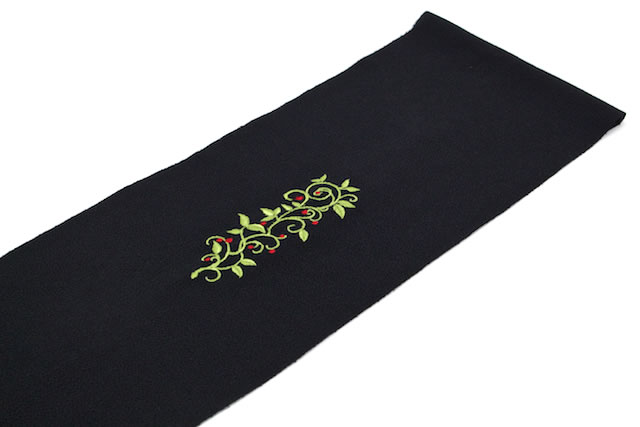 カジュアルやフォーマルな着物にお似合いな刺繍入り半衿