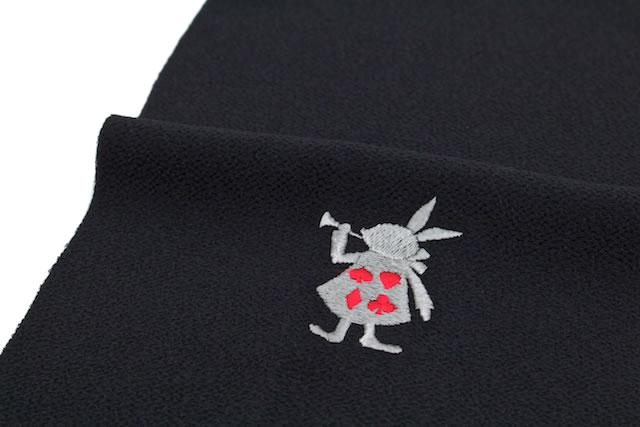 丈夫でお手入れもしやすい刺繍入り半衿