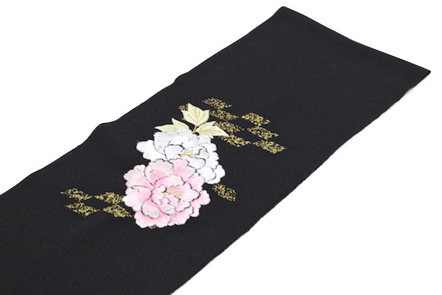 フォーマルな着物にお似合いな刺繍入り半衿