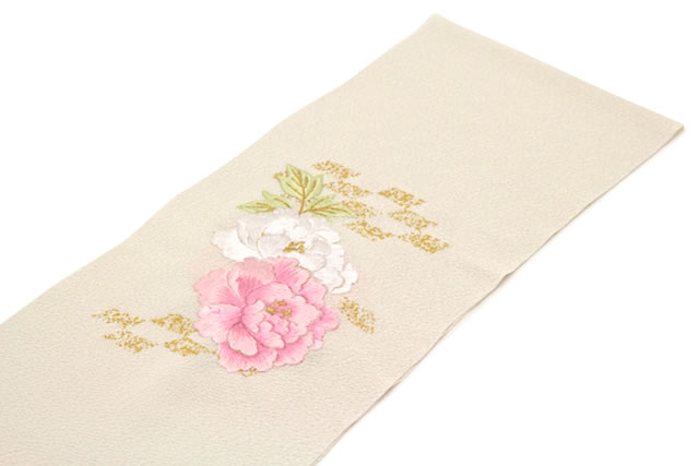 フォーマルな着物にお似合いな刺繍入り半衿