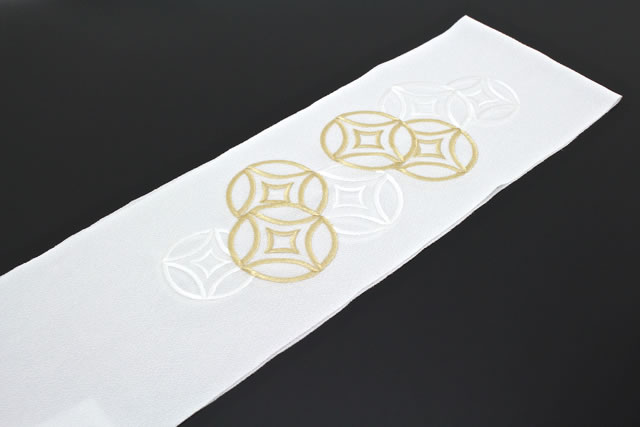 フォーマルな着物にお似合いな刺繍入り半衿