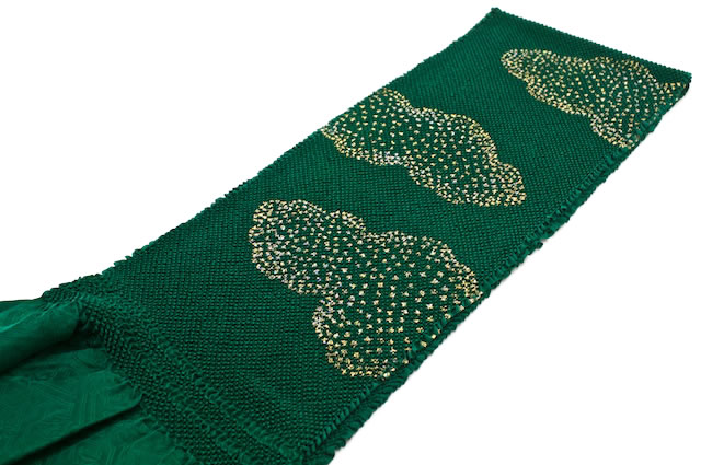 晴れの日の着物を彩る正絹の帯揚げ