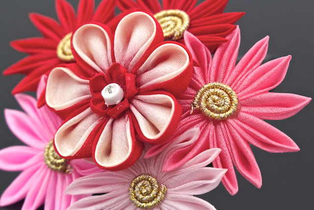 3歳と7歳の七五三に☆つまみ細工の花の髪飾り