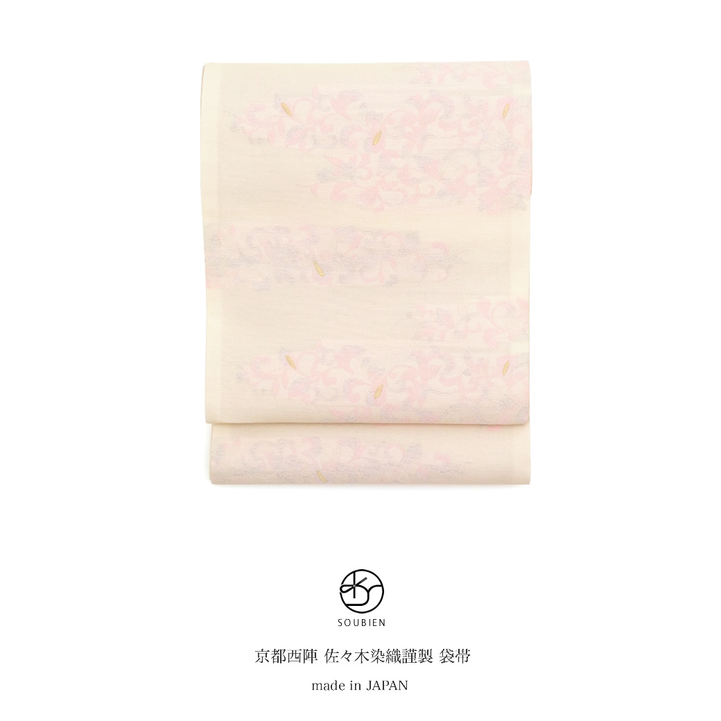 女性の着物を彩る西陣織りの日本製高級袋帯