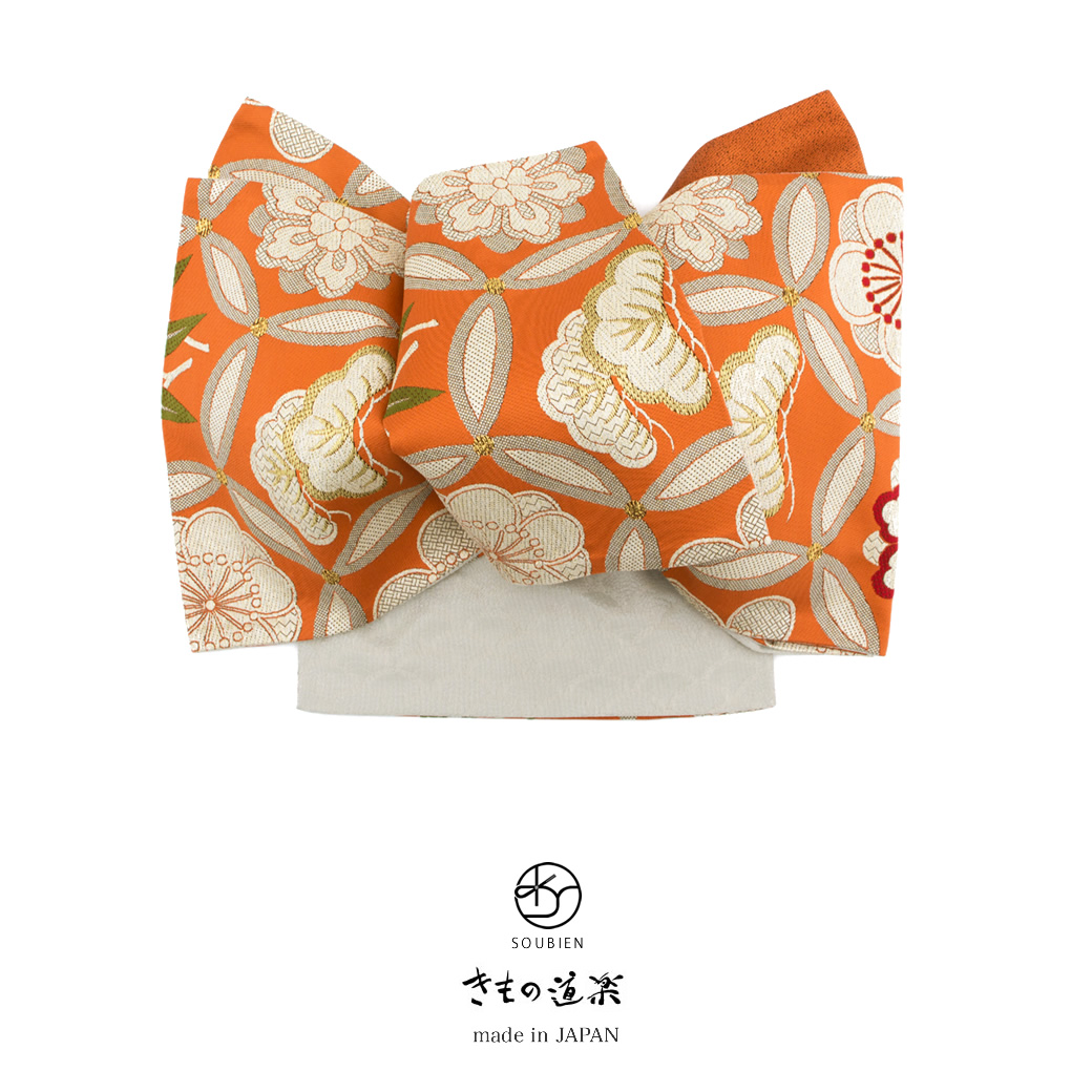 女性の着物を彩るブランド高級袋帯