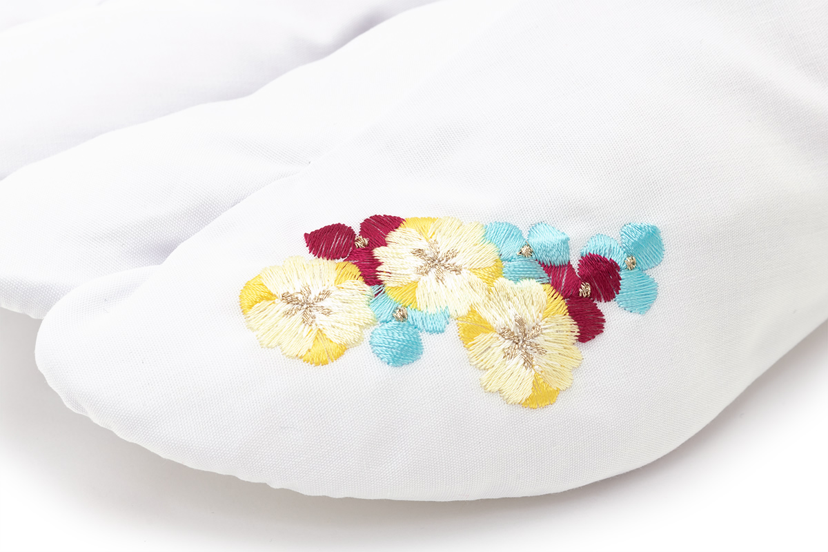 4枚こはぜの刺繍足袋
